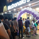 La cola de un McDonald’s en Corea del Sur cuando sacaron juguetes de Nintendo con el menú infantil. Imagen: sjlayla